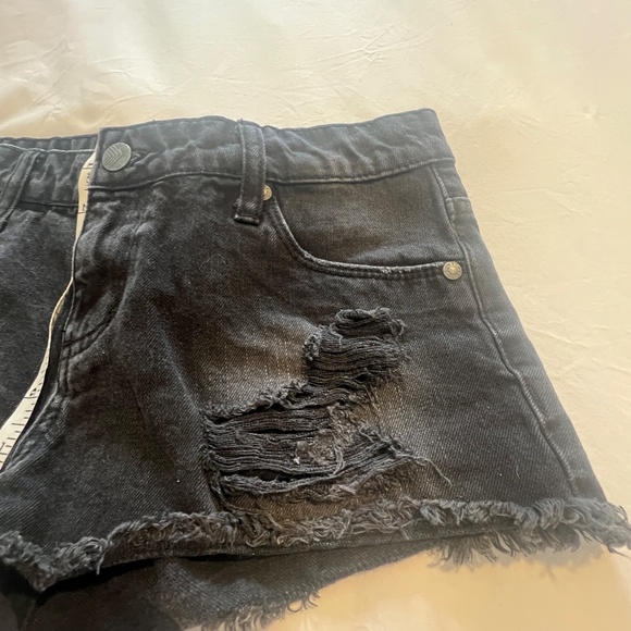 Sun & Shadow Distressed Denim Shorts-Size 25 - Picture 3 of 4